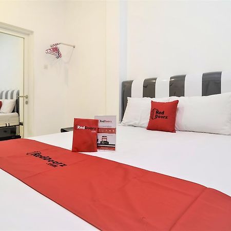 Reddoorz Near Poncol Station Hotel Semarang Buitenkant foto