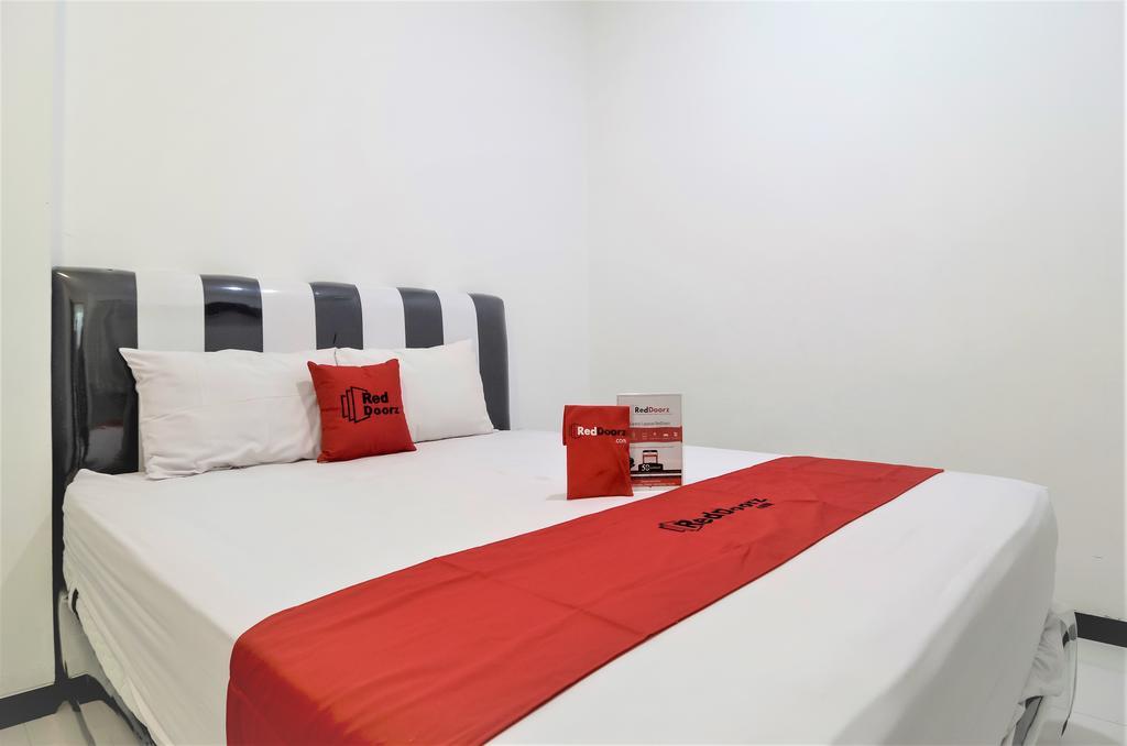 Reddoorz Near Poncol Station Hotel Semarang Buitenkant foto
