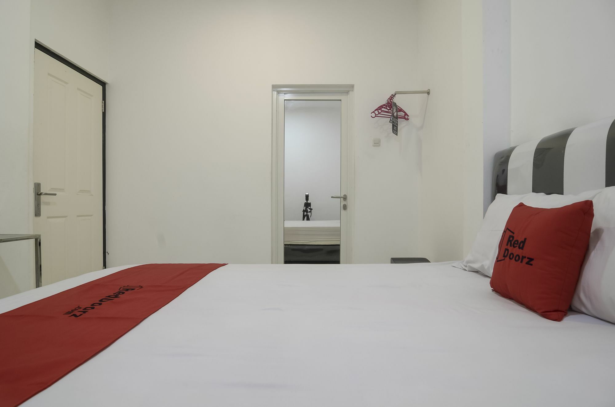 Reddoorz Near Poncol Station Hotel Semarang Buitenkant foto